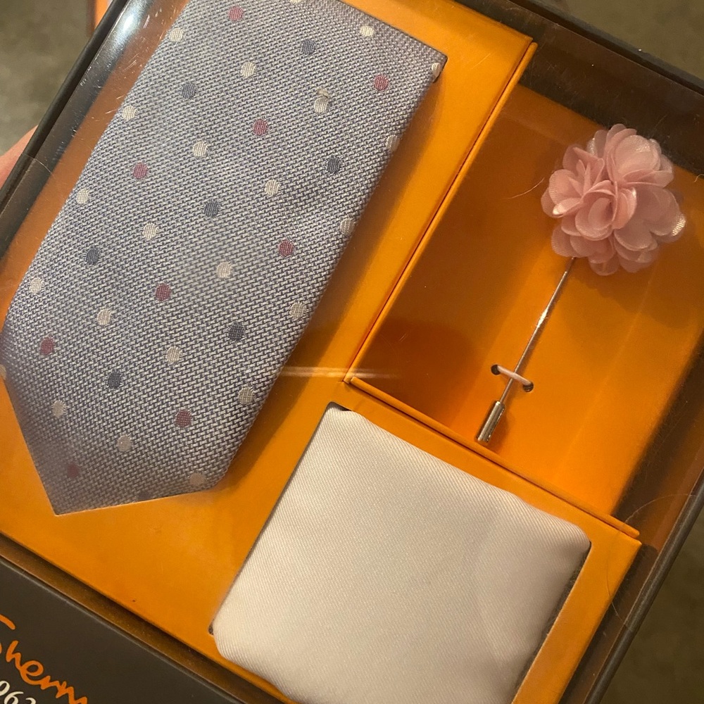 Ben Sherman Tie, pocket square and lapel pin set.
